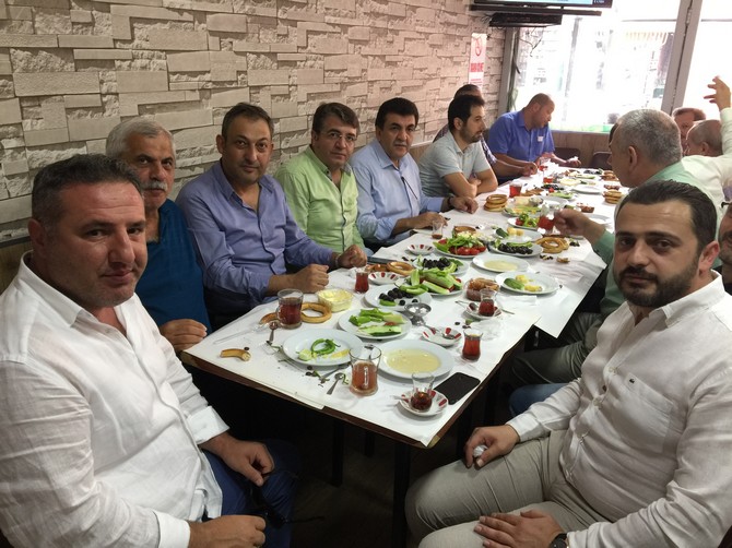 rize-ticaret-ve-sanayi-odasi-secimleri-oncesi-is-adamlari-yasar-ince,-saban-turgut-ve-ibrahim-tali,-birlik-beraberlik--kahvaltisi-verdi-(4).jpg