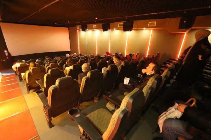 rize-toplum-ruh-sagligi-merkezi-hastalarina-sinema-etkinligi-2.jpg
