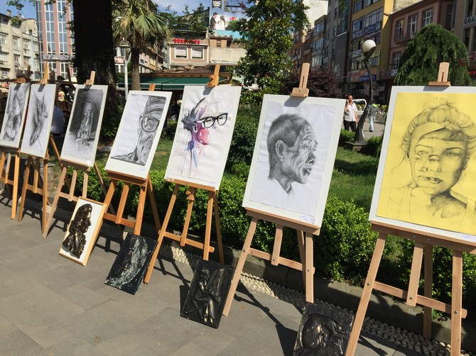 rize-turk-telekom-guzel-sanatlar-ve-spor-lisesi-ogrencileri-yilsonu-resim-sergisi-actil-(2).jpg