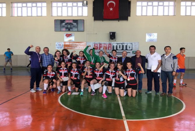 rize-turk-telekom-spor-lisesi-kiz-hentbol-takimi-(2).jpg