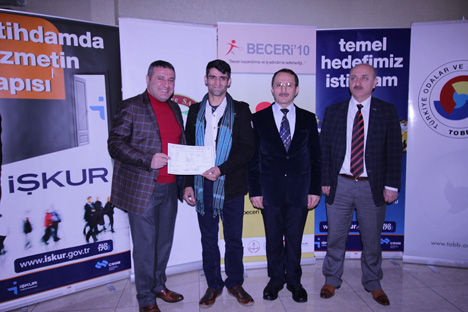 rize-umem-beceri’10,-29-kisiye-kasiyer-ve-servis-elemani-sertifikasi-verdi-10.jpg