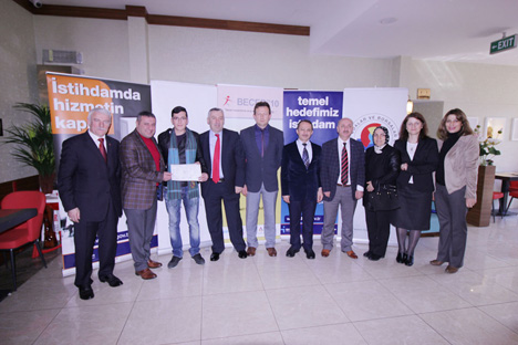 rize-umem-beceri’10,-29-kisiye-kasiyer-ve-servis-elemani-sertifikasi-verdi-11.jpg