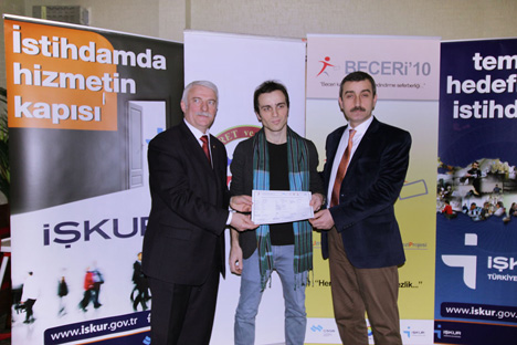 rize-umem-beceri’10,-29-kisiye-kasiyer-ve-servis-elemani-sertifikasi-verdi-27.jpg