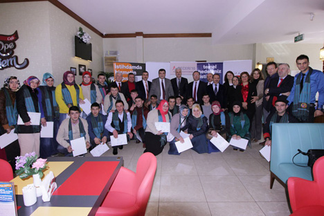 rize-umem-beceri’10,-29-kisiye-kasiyer-ve-servis-elemani-sertifikasi-verdi-30.jpg