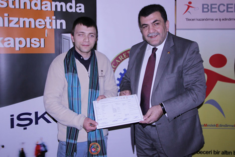 rize-umem-beceri’10,-29-kisiye-kasiyer-ve-servis-elemani-sertifikasi-verdi-6.jpg