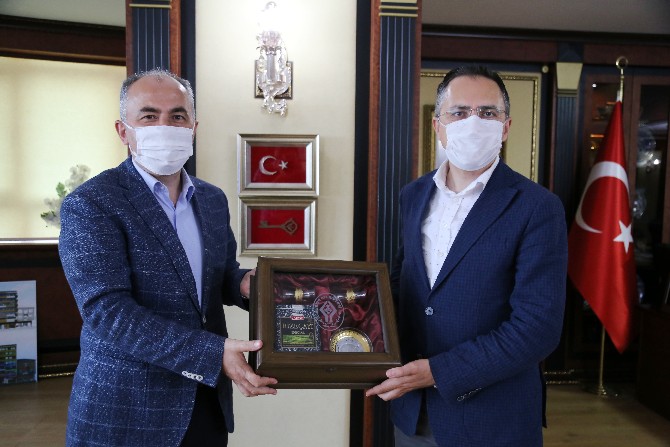 rize-vali-yardimciligi’ndan-ankara-iller-idaresi-genel-mudurlugu-daire-baskanligina-atanan-ahmet-dalkiran,-rize-belediye-baskani-rahmi-metin’e--veda-ziyaretinde-bulundu-(2).jpg