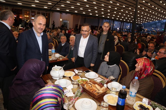 rize-valiligi,-sehit-aileleri-ve-gaziler-onuruna-iftar-programi-duzenledi-(3).jpg