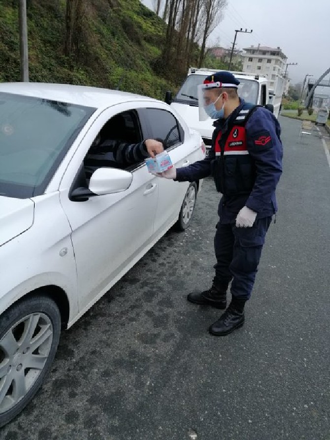 rize-valiligi--her-gun-12-bin-adet-ucretsiz-maske-dagitacak-(10).jpg