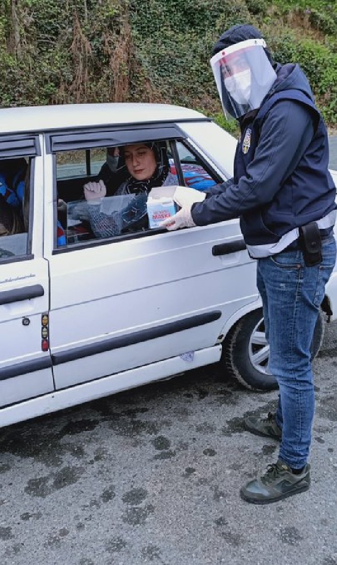 rize-valiligi--her-gun-12-bin-adet-ucretsiz-maske-dagitacak-(4).jpg