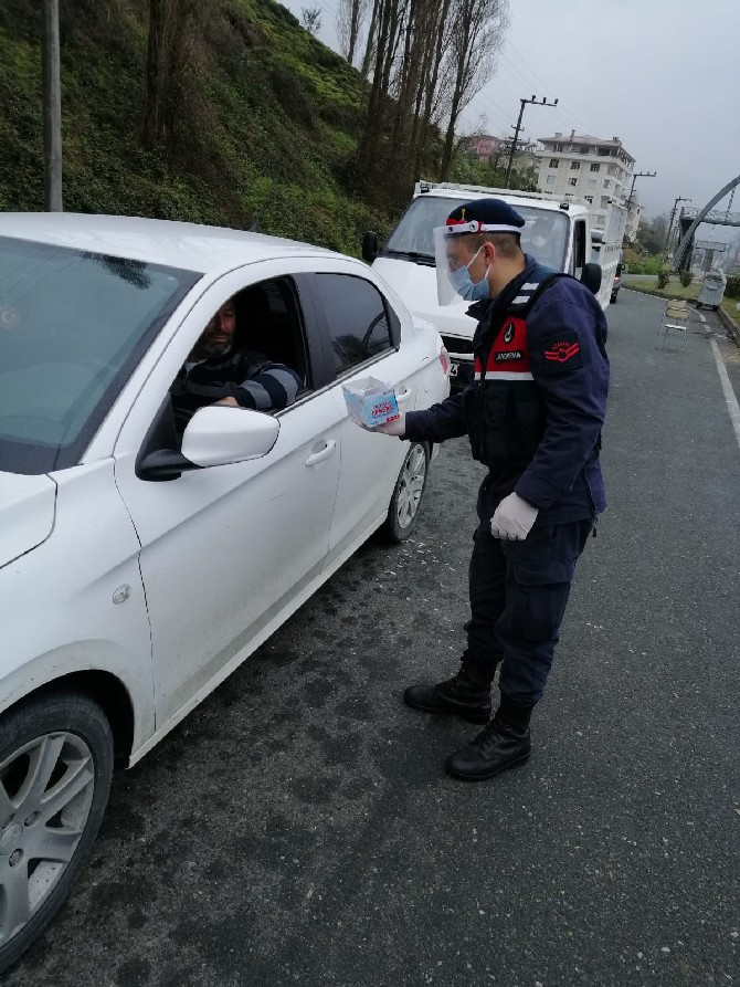 rize-valiligi--her-gun-12-bin-adet-ucretsiz-maske-dagitacak-(9).jpg