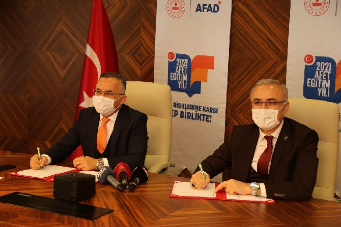 rize-valiligi-ile-recep-tayyip-erdogan-universitesi-arasinda-afet-farkindalik-egitimi-is-birligi-protokolu-imzalandi-(3).jpg
