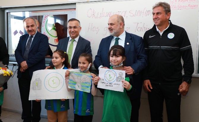 rize-valiligi-rize-belediyesi-il-milli-egitim-mudurlugu-ve-caykur-rizespor-kulubunun-ortaklasa-yuruttugu-proje-kapsaminda-bogaz-ortaokulu-ile-cay-ilkokulunda-ogrencilere-esofman-dagitildi-5.jpg