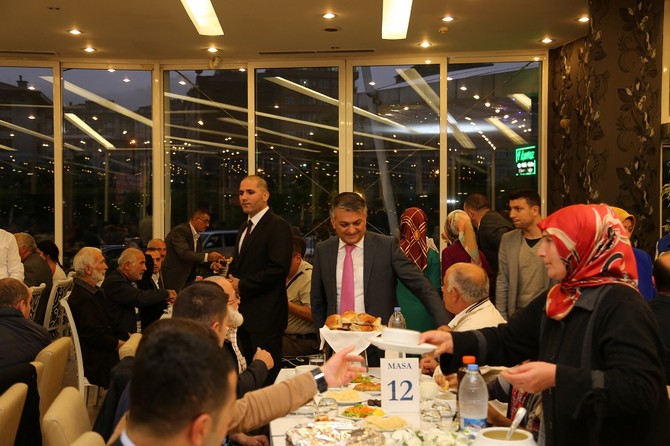 rize-valiliginden-sehit-ve-gazi-ailelerine-iftar-yemegi-(1)-002.jpg