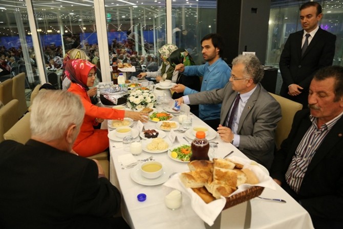 rize-valiliginden-sehit-ve-gazi-ailelerine-iftar-yemegi-(12).jpg
