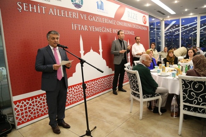 rize-valiliginden-sehit-ve-gazi-ailelerine-iftar-yemegi-(13).jpg