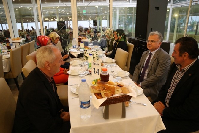 rize-valiliginden-sehit-ve-gazi-ailelerine-iftar-yemegi-(2).jpg