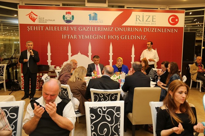 rize-valiliginden-sehit-ve-gazi-ailelerine-iftar-yemegi-(3)-001.jpg