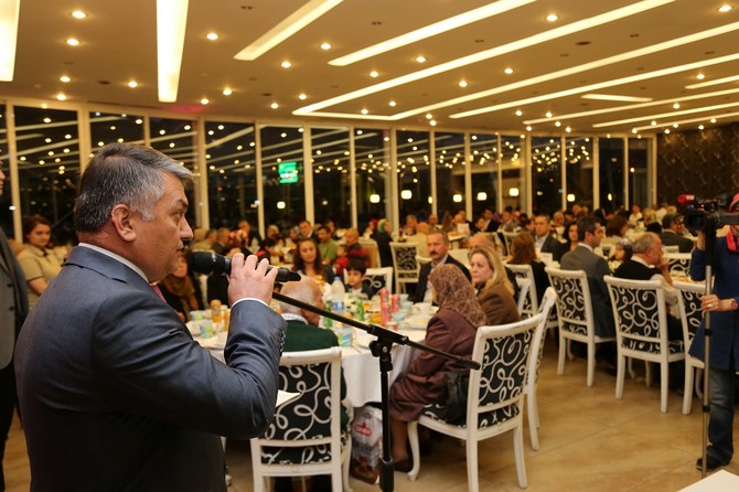 rize-valiliginden-sehit-ve-gazi-ailelerine-iftar-yemegi-(4)-001.jpg
