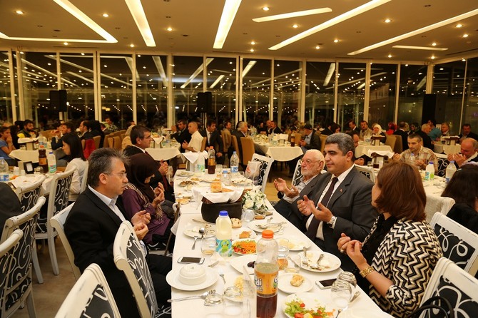 rize-valiliginden-sehit-ve-gazi-ailelerine-iftar-yemegi-(5)-001.jpg