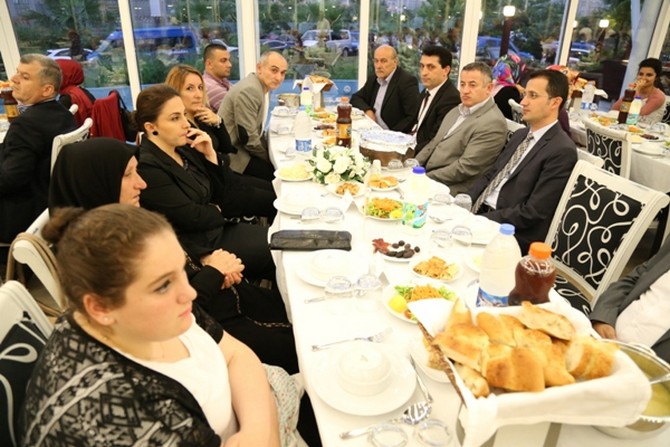 rize-valiliginden-sehit-ve-gazi-ailelerine-iftar-yemegi-(5).jpg
