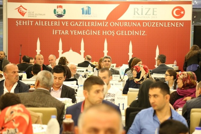 rize-valiliginden-sehit-ve-gazi-ailelerine-iftar-yemegi-(6).jpg