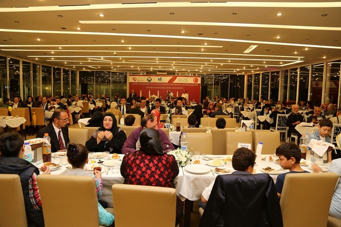 rize-valiliginden-sehit-ve-gazi-ailelerine-iftar-yemegi-(7)-001.jpg