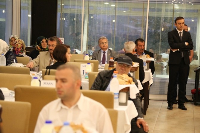 rize-valiliginden-sehit-ve-gazi-ailelerine-iftar-yemegi-(7).jpg