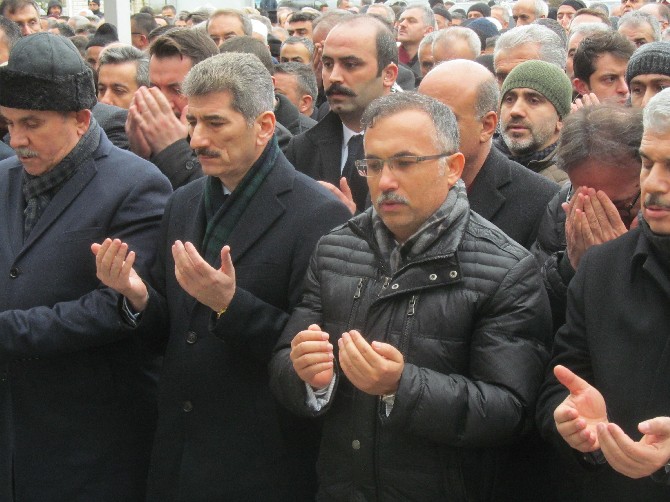 rize-valisi-ceberin-babasinin-cenazesi-tokatta-defnedildi-(1).jpg