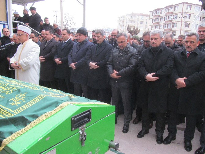 rize-valisi-ceberin-babasinin-cenazesi-tokatta-defnedildi-(2).jpg