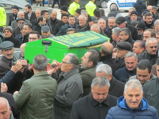 rize-valisi-ceberin-babasinin-cenazesi-tokatta-defnedildi-(3).jpg