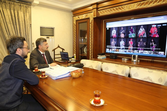 rize-valisi-erdogan-bektas,-anadolu-ajansinin-(aa)-duzenledigi-yilin-fotograflari-oylamasina-katildi-(4).jpg