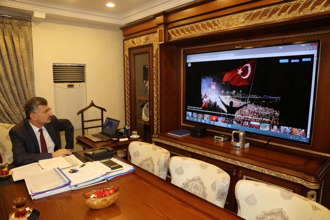 rize-valisi-erdogan-bektas,-anadolu-ajansinin-yilin-fotograflari-oylamasina-katildi-(2).jpg