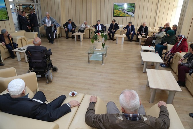 rize-valisi-erdogan-bektas,-findikli-huzurevi-yasli-bakim-ve-rehabilitasyon-merkezini-ziyaret-etti-(2).jpg