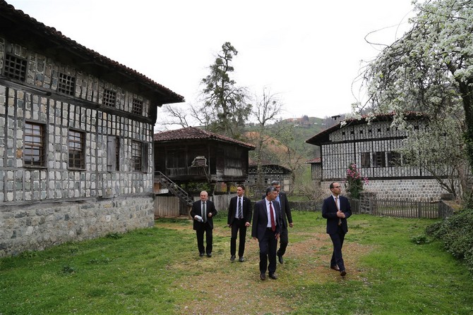 rize-valisi-erdogan-bektas,-findikli-ilcesinde-bir-dizi-incelemelerde-bulundu-(3).jpg