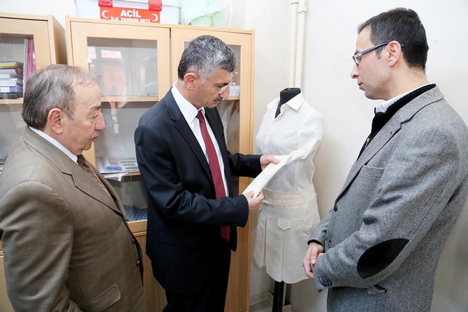 rize-valisi-erdogan-bektas,-gulbahar-hatun-mesleki-ve-teknik-anadolu-lisesini-ziyaret-etti-(4).jpg