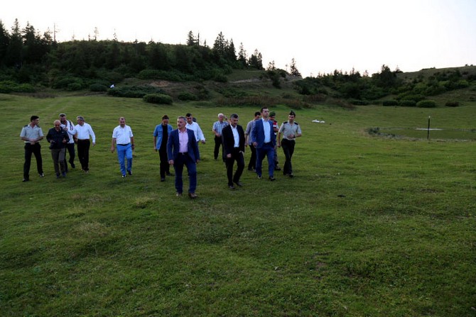 rize-valisi-erdogan-bektas,-hemsin-ilcesi-ve-gito-yaylasi’nda-incelemelerde-bulundu-(10).jpg
