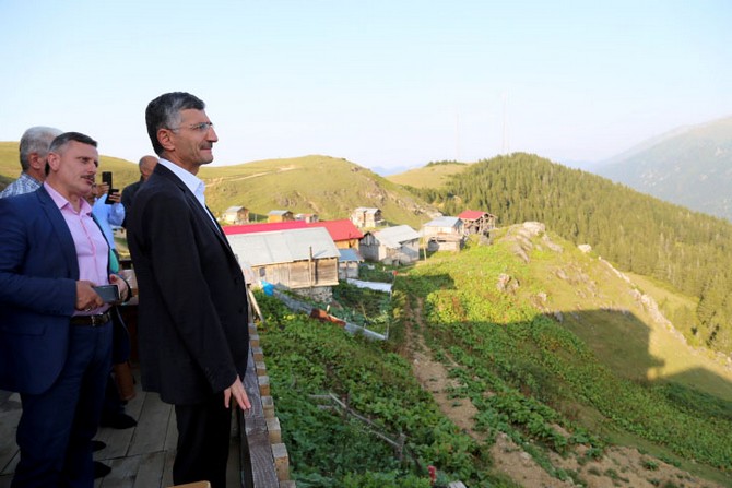 rize-valisi-erdogan-bektas,-hemsin-ilcesi-ve-gito-yaylasi’nda-incelemelerde-bulundu-(7).jpg