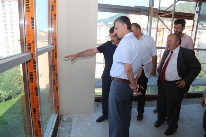 rize-valisi-erdogan-bektas,-rize-merkez-anadolu-imam-hatip-lisesi-hizmet-binasi,-sosyal-tesis-hizmet-binasi-ve-yurt-binasi-insaatinda-incelemelerde-bulundu-(2).jpg