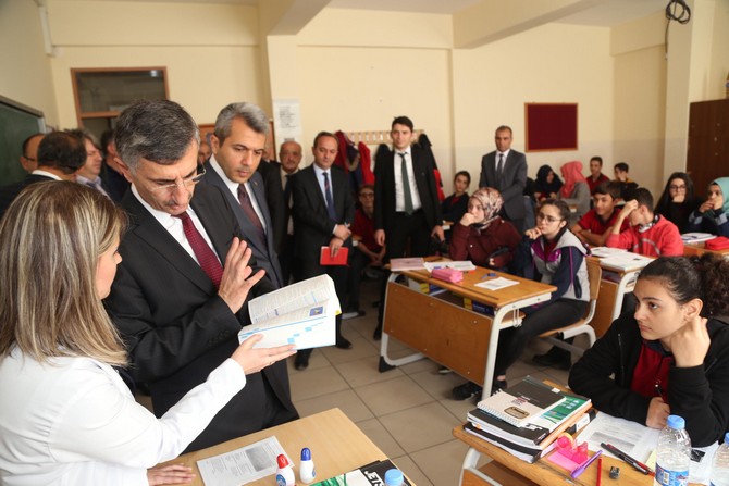 rize-valisi-erdogan-bektas,-rize-sosyal-bilimler-lisesini-ziyaret-etti-(4).jpg