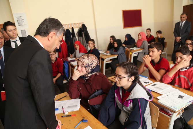 rize-valisi-erdogan-bektas,-rize-sosyal-bilimler-lisesini-ziyaret-etti-(5).jpg