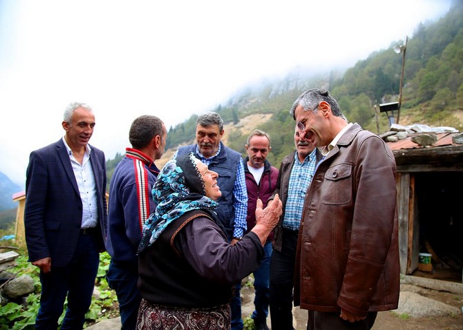 rize-valisi-erdogan-bektas,-yayla-yollarinda-yapilan-calismalari-inceledi-(11).jpg