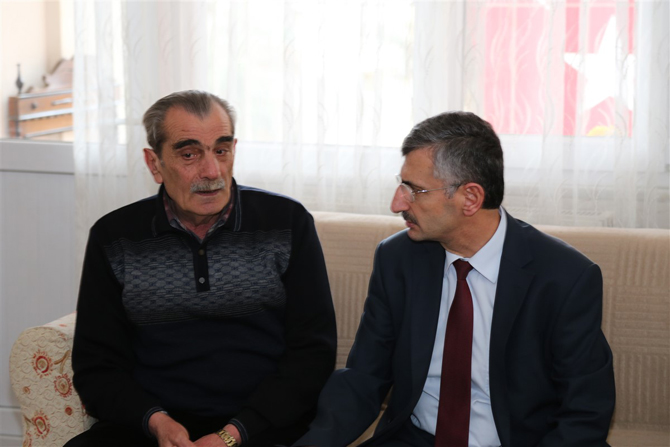rize-valisi-erdogan-bektas-sehit-ailelerini-ziyaret-etti-1.jpg