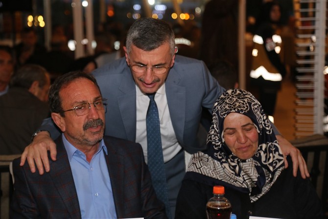 rize-valisi-erdogan-bektas-ve-esi-esma-bektas,-sehit-aileleri-ve-gazilerle-iftar-sofrasinda-bir-araya-geldi-(3).jpg