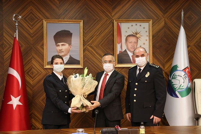 rize-valisi-kemal-ceber’e-10-nisan-polis-haftasi-dolayisiyla-ziyaret-(4).jpg