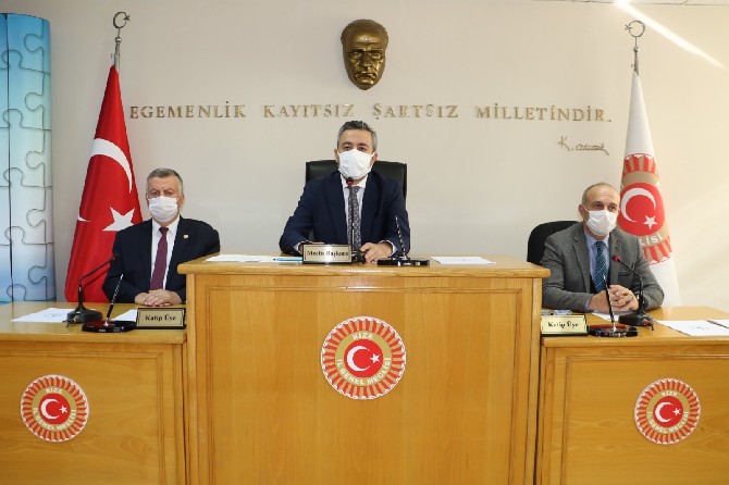rize-valisi-kemal-ceber’in-katildigi-il-genel-meclisi-toplantisinda-rize-il-ozel-idaresi-2021-yili-mali-butcesi-96-milyon-tl-olarak-belirlendi-(2).jpg