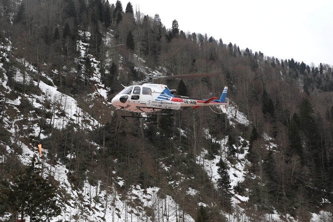 rize-valisi-kemal-ceber,-ayder-yaylasindan-helikopterle-havalanarak-bolgede-incelemelerde-bulundu-(10).jpg
