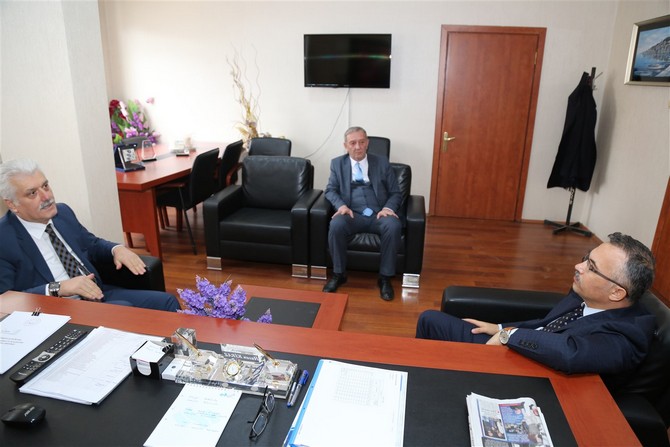 rize-valisi-kemal-ceber,-calisma-ve-is-kurumu-(iskur)-il-mudurlugunde-incelemelerde-bulundu-ve-faaliyetler-hakkinda-bilgiler-aldi-(2).jpg