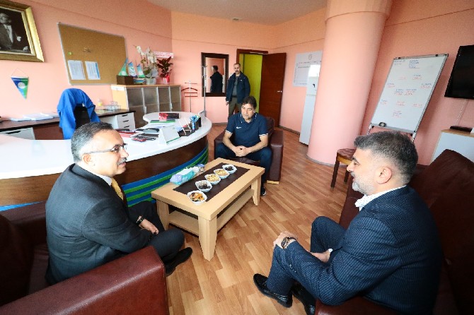 rize-valisi-kemal-ceber,-caykur-rizespor-teknik-direktorluk-gorevine-getirilen-unal-karaman’i-ziyaret-ederek,-karaman’a-basari-dileklerinde-bulundu-(6).jpg