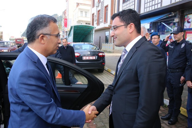 rize-valisi-kemal-ceber,-ilce-ziyaretleri-kapsaminda-derepazari-ilcesini-ziyaret-ederek-bir-dizi-temas-ve-incelemelerde-bul-(1).jpg