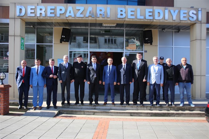 rize-valisi-kemal-ceber,-ilce-ziyaretleri-kapsaminda-derepazari-ilcesini-ziyaret-ederek-bir-dizi-temas-ve-incelemelerde-bul-(7).jpg